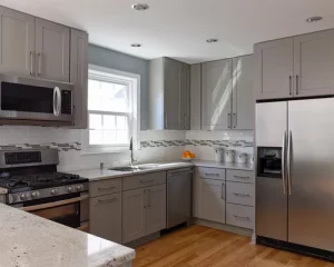 Ceramic tile kitchen backsplash